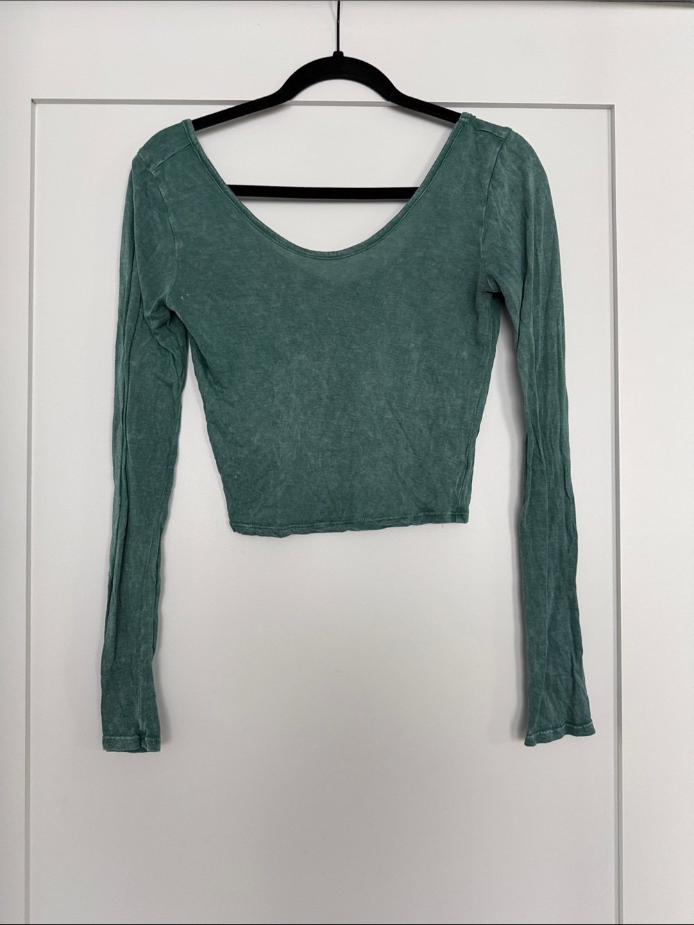 Ecote Scoop Neck Long Sleeve Crop Top in Teal Green
